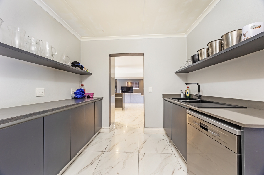 5 Bedroom Property for Sale in Haasendal Western Cape